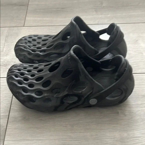 Merrell Black Slip-On Clogs - Picture 4 of 7